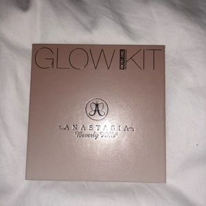 Anastasia Beverly Hills That Glow Kit